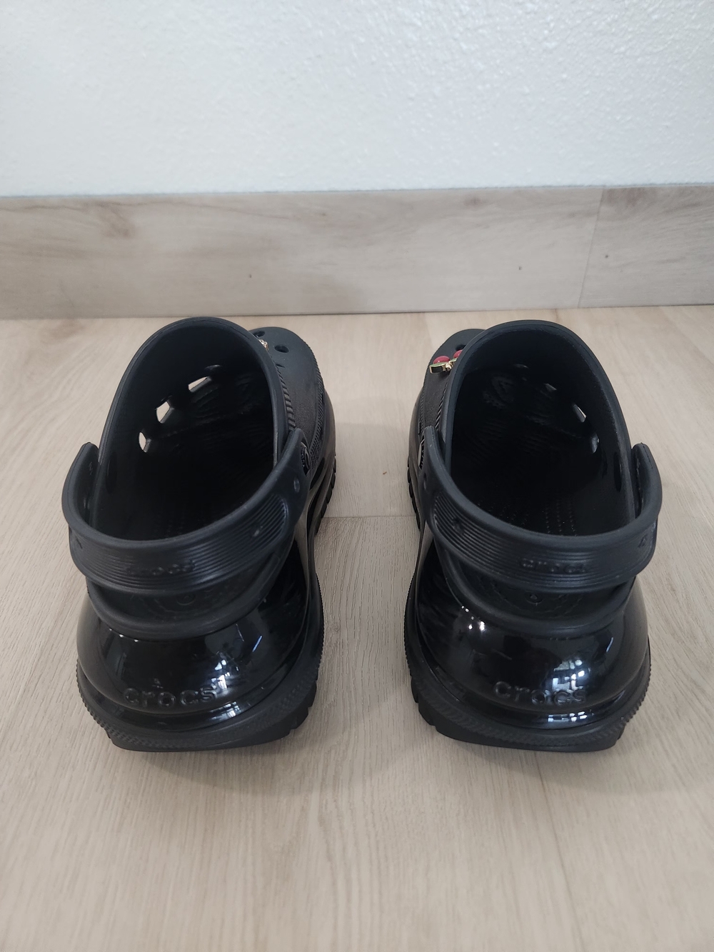 Crocs Clasic Plataform Black Clog Women's Shoes with Fun Charms - Picture 3 of 5